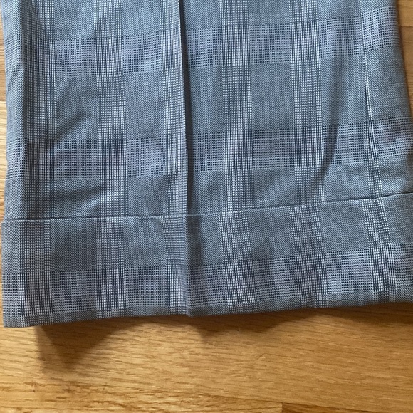 Banana Republic Martin Fit dress pants. Size 2 Wide leg with cuffs. - Picture 3 of 6